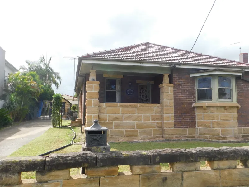 California Bungalow-Circa 1928-Renovators Dream 