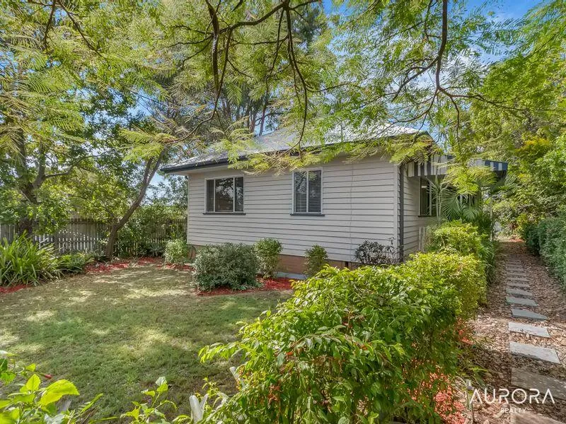 Three-bedroom residence located in Carina.