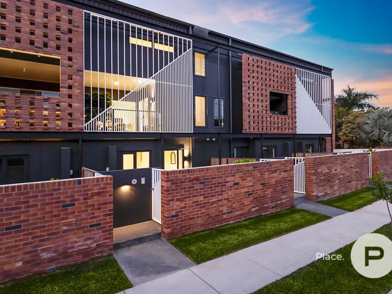 Move in now OR invest - 6.7% gross return!