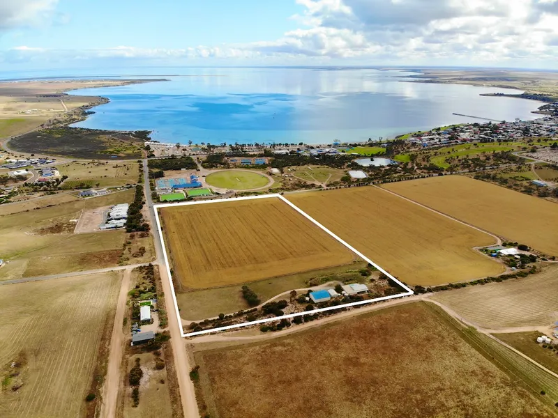3 BEDROOM HOME WITH SENSATIONAL VIEWS ACROSS STREAKY BAY 8.09HA ALLOTMENT!