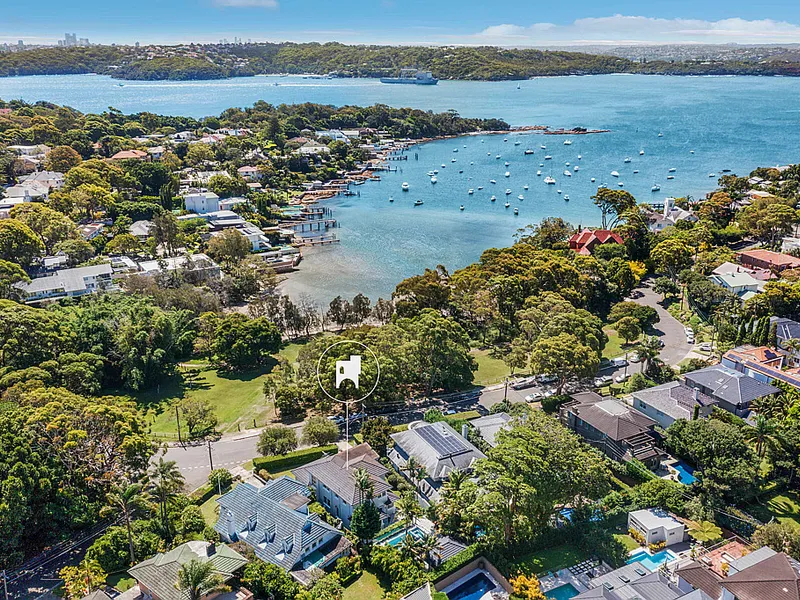 Prestigious Harbourside Residence Footsteps to Waters Edge with DA Approval for Further Accommodation