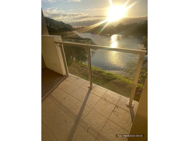 Gorgeous 2 Bedroom Apartment overlooking the River