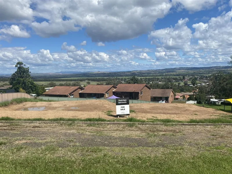 Vacant land with amazing views & development opportunity