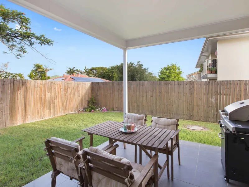 Modern & Stylish Unit with Private Courtyard