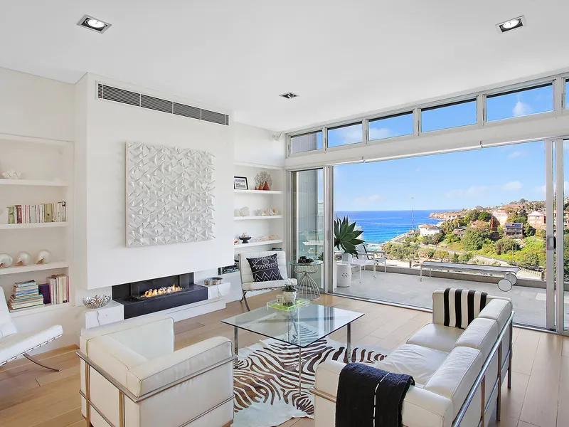 Beachside Glamour With Awe-Inspiring Views, A North Facing Poolside Oasis And Studio Retreat