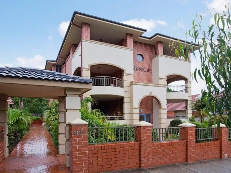 CENTRALLY LOCATED TOP FLOOR TWO BEDROOM APARTMENT !!