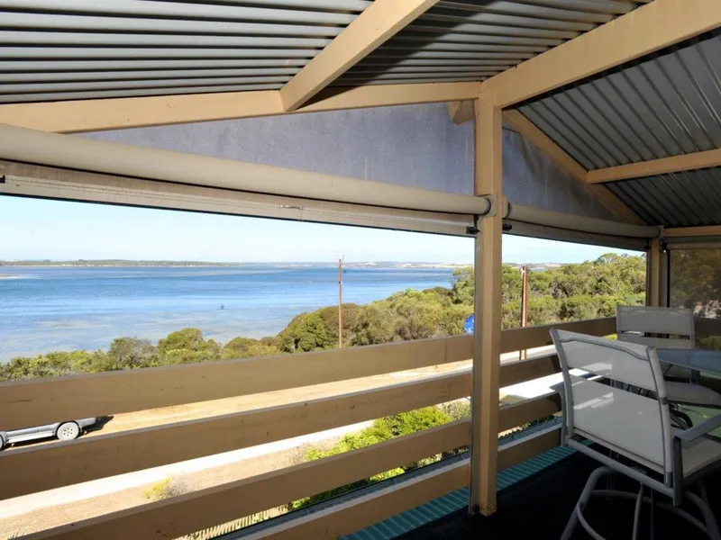 Rainbows End on Kangaroo Island, South Australia delivers an elevated way of life to a very special oceanfront location