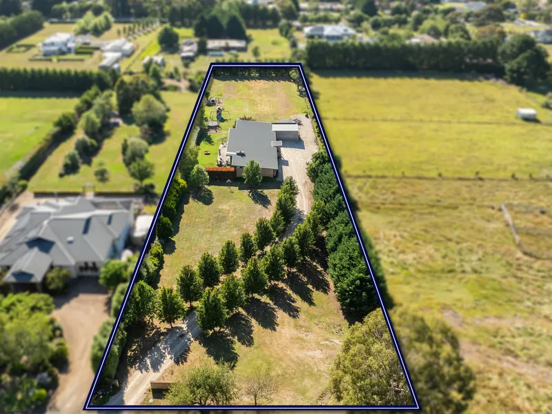 Contemporary Glamour at its Finest on 1.5 Acres