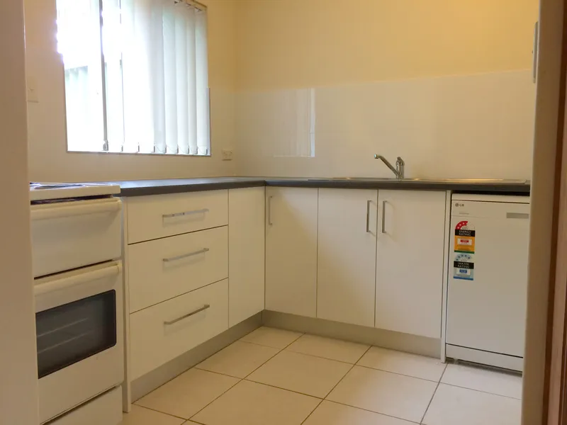 In walking distance to the busy Beaufort street