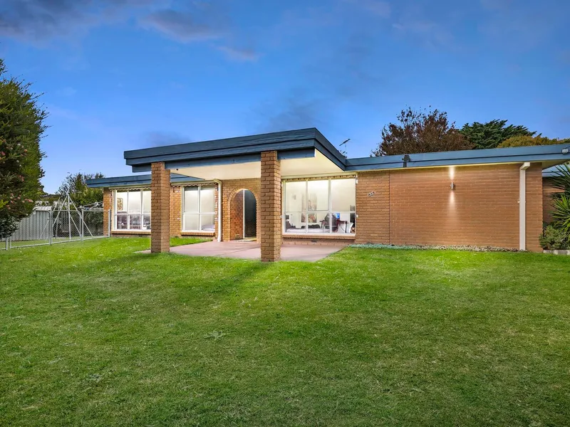 Well-positioned holiday investment with 5 bedrooms!