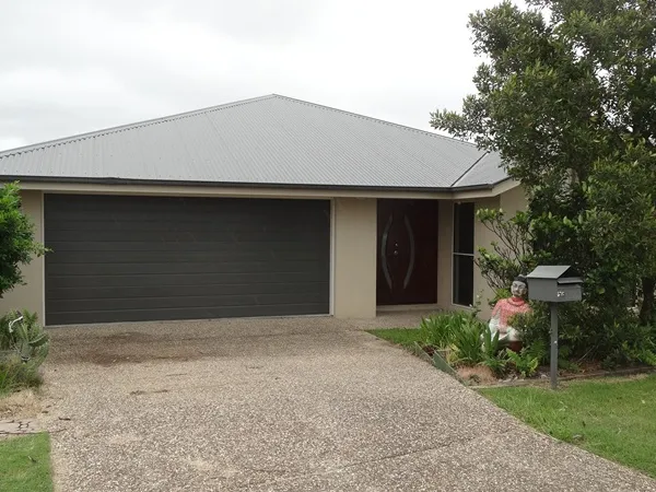BEAUTIFUL 4 BEDROOM FAMILY HOME LOCATED ON A QUIET STREET