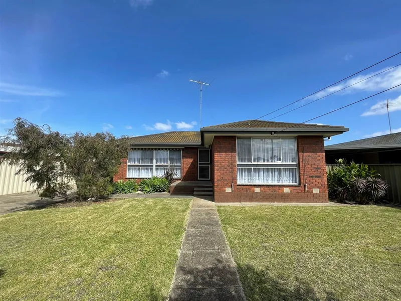 Renovated Gem In Quite Court!