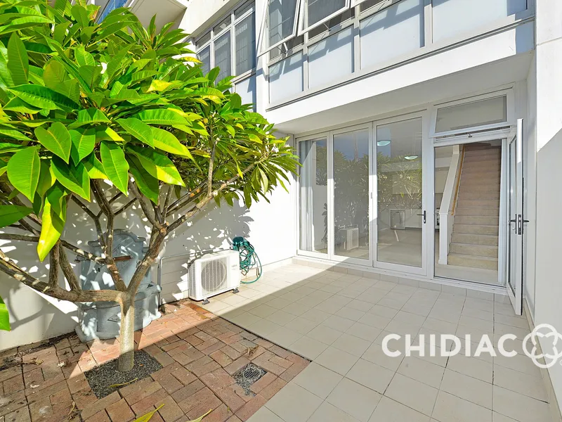 North facing | Split level with courtyard access | Complex pool & gym