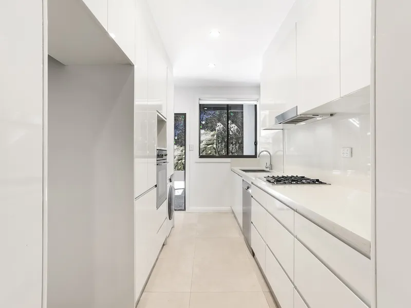 MODERN TWO BEDROOM APARTEMENT IN A PRIVATE LEAFY SETTING