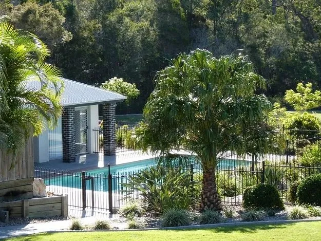 FANTASTIC LOCATION & CONVENIENCE & PEACEFUL, Heart of North Lakes, NBN, Immaculate, Air-Con, 3 Bed 2&1/2 Bath Townhouse, Pool, Gym