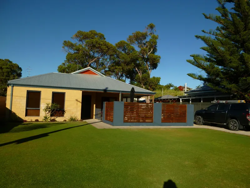 LOOK AT THIS LOCATION! IN BINNINGUP AND JUST A STROLL TO THE BEACH, CLOSE TO BINNINGUP' PRISTINE 9 HOLE GOLF COURSE