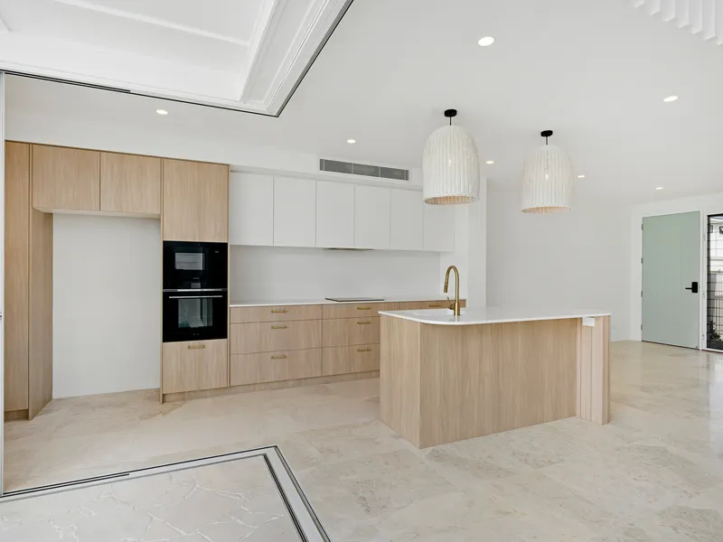 BRAND NEW FAMILY HOME WITHIN WALKING DISTANCE TO BEACH AND CAFE'S