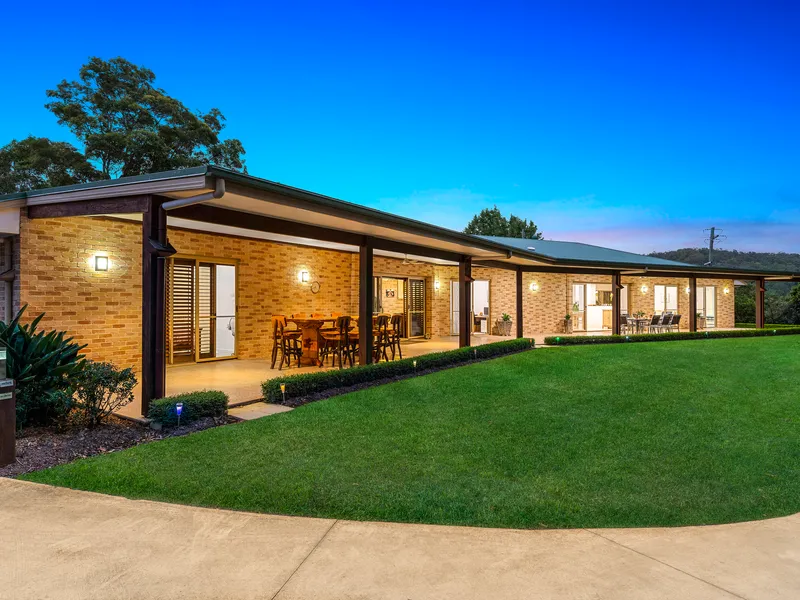 Luxury Dual Living Acreage Estate – Magnificent Views & Usable Land