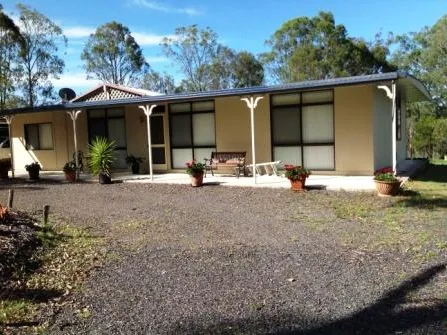 WELL PRESENTED HOME ON ACREAGE - APPLY @ freemanestates.com.au - pre approval is required 