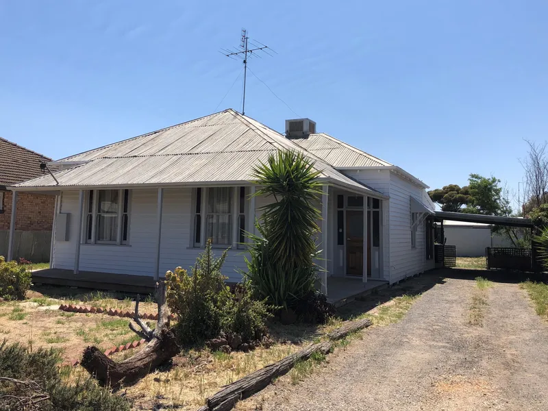 LOVELY 3 BEDROOM WITH SHED