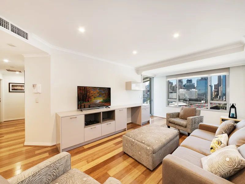 RENOVATED & FURNISHED APARTMENT WITH A STRIKING VIEW!