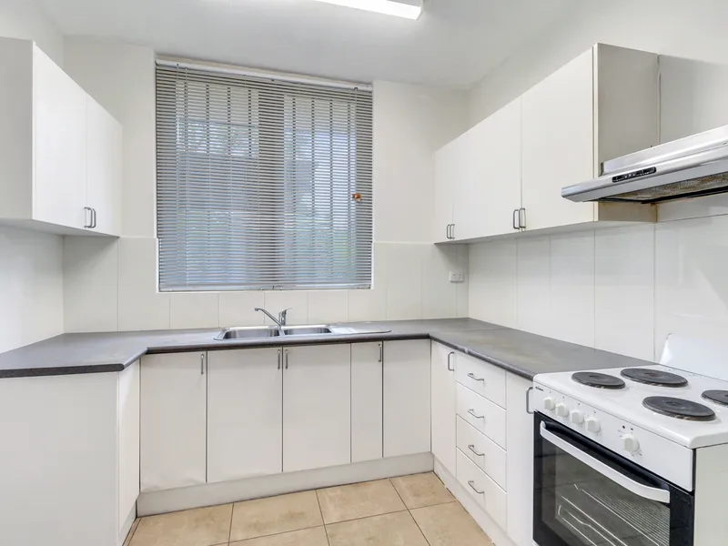 GREAT TWO BEDROOM IN EVER POPULAR NIGHTCLIFF
