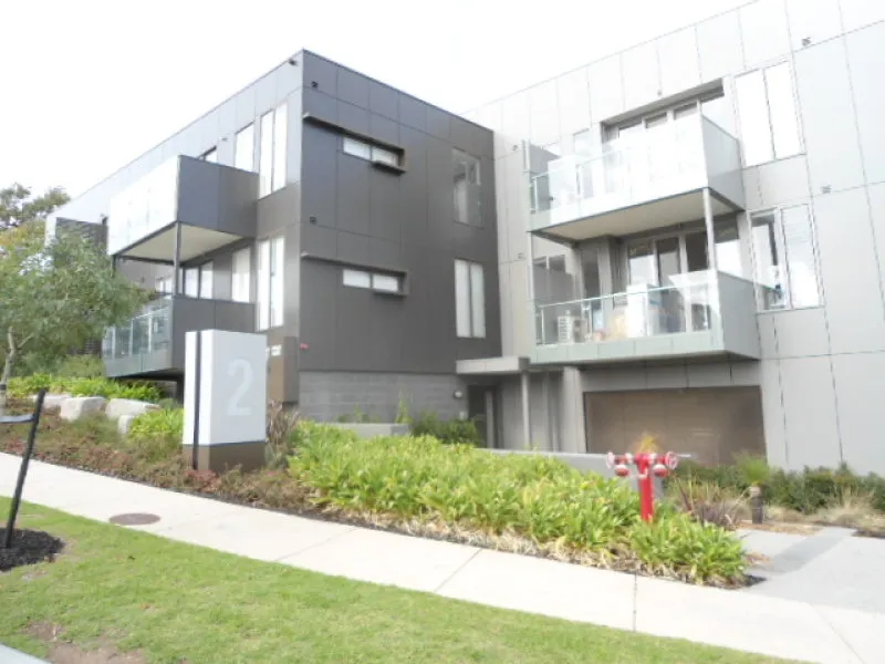 Walking distance to Deakin Uni 