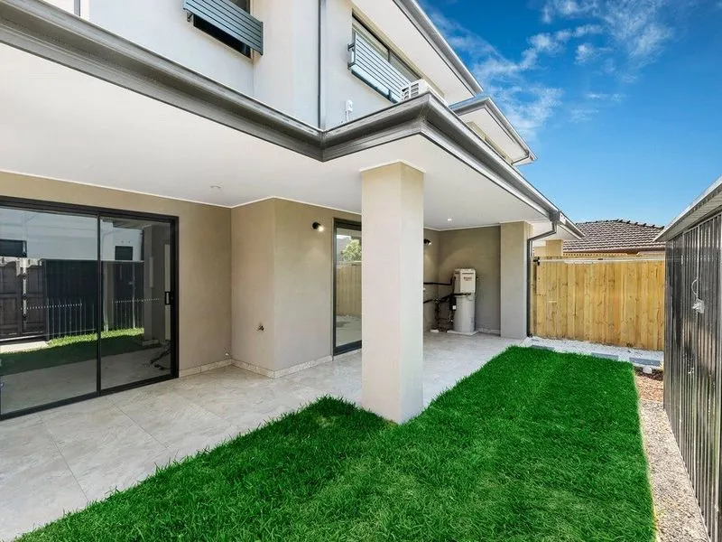 Modern Three Bedrooms Townhouse