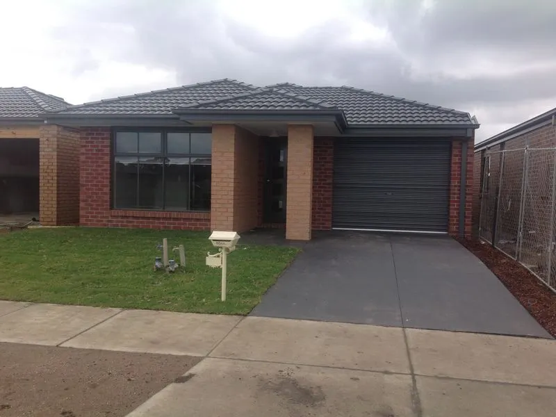 Beautiful Family 3 Bedroom Home Situated in the Hunt Club Estate
