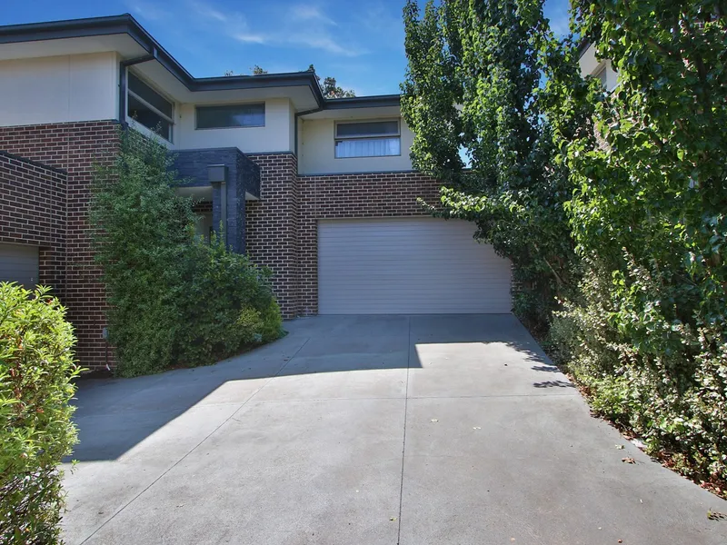LOVELY LIGHT FILLED - VERY WELL PRESENTED TOWNHOUSE - TRANSPORT AT YOUR DOORSTEP!