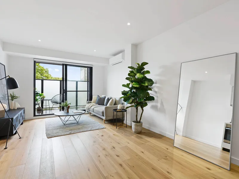 A chic indoor-outdoor entertainer amid McKinnon’s lifestyle surrounds