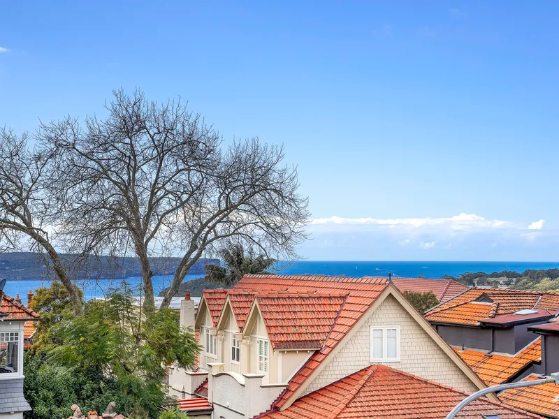 Luxury home and separate apartment located on sought after Mosman strip (zoned R3)