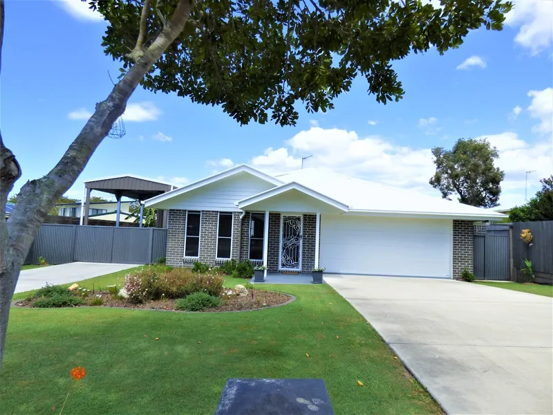 HOME BEAUTIFUL!!  CLOSE TO THE COUNTRY CLUB & FORESHORE + A HUGE SHED + CARPORT FOR YOUR CARAVAN AND BOAT - WHAT MORE COULD YOU ASK FOR!!