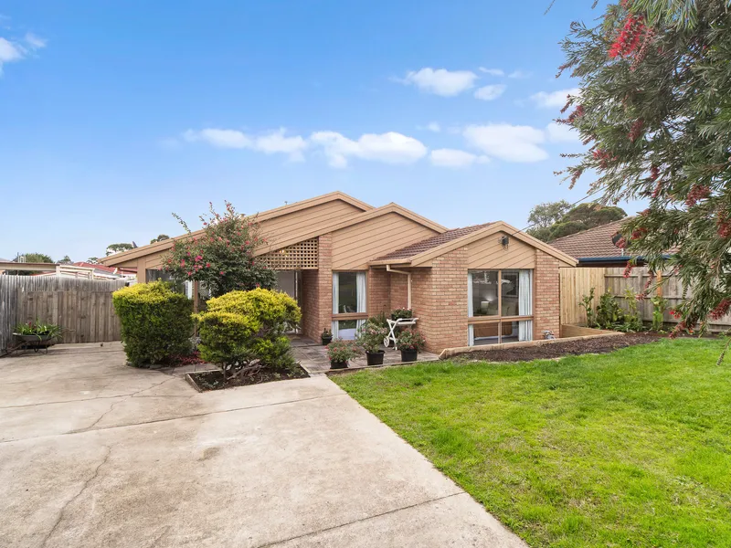 Magical family home on huge 747m2 in Melsetta!