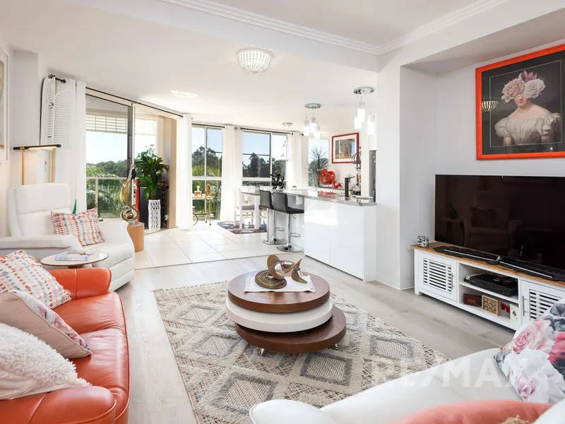 STUNNING APARTMENT WITHVIEWS