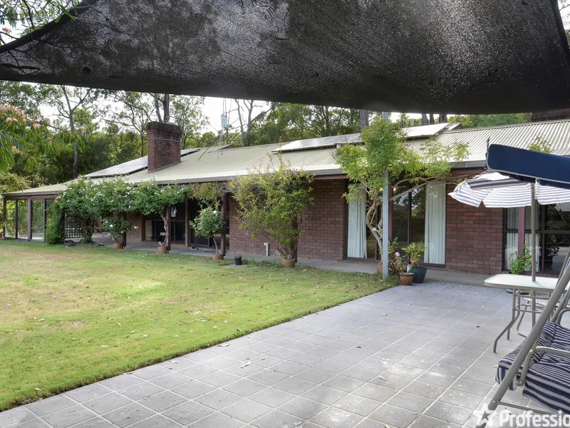 THE PERFECT COUNTRY FAMILY PROPERTY – 6 1/4 ACRES APPROX