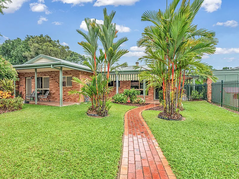 Recently renovated Unit in Welcoming Retirement Village - Easy Living