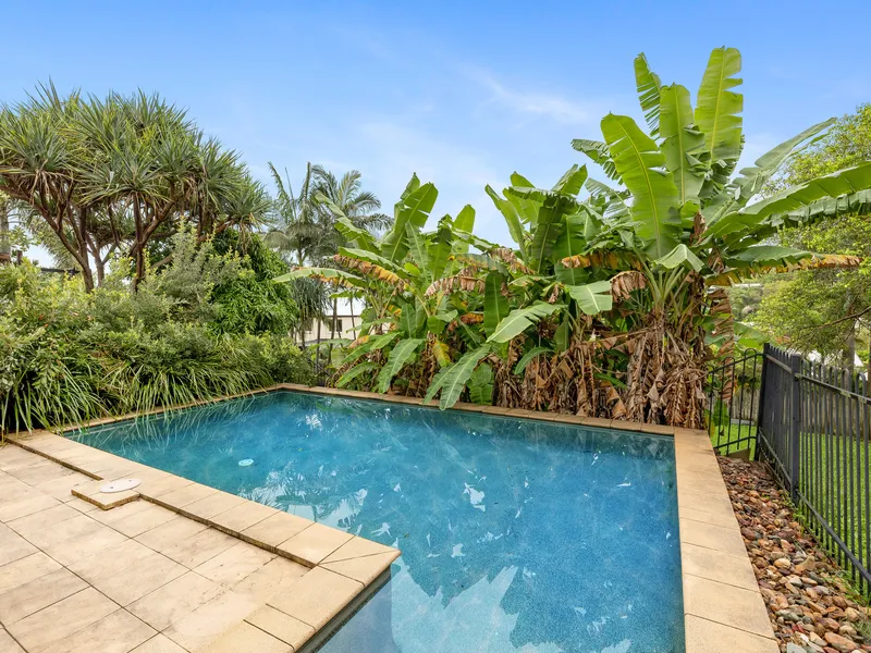 Home and Pool on 879m2 Land, Be Quick 