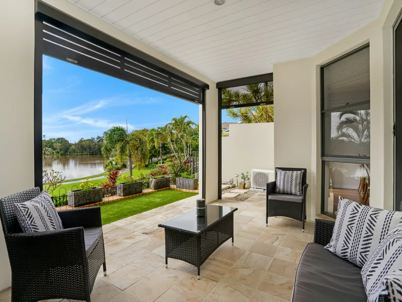 Quality ‘Feature Rich’ Townhouse Prime Lakeside Position in Highly Desired Central Gated Complex Simply Outstanding