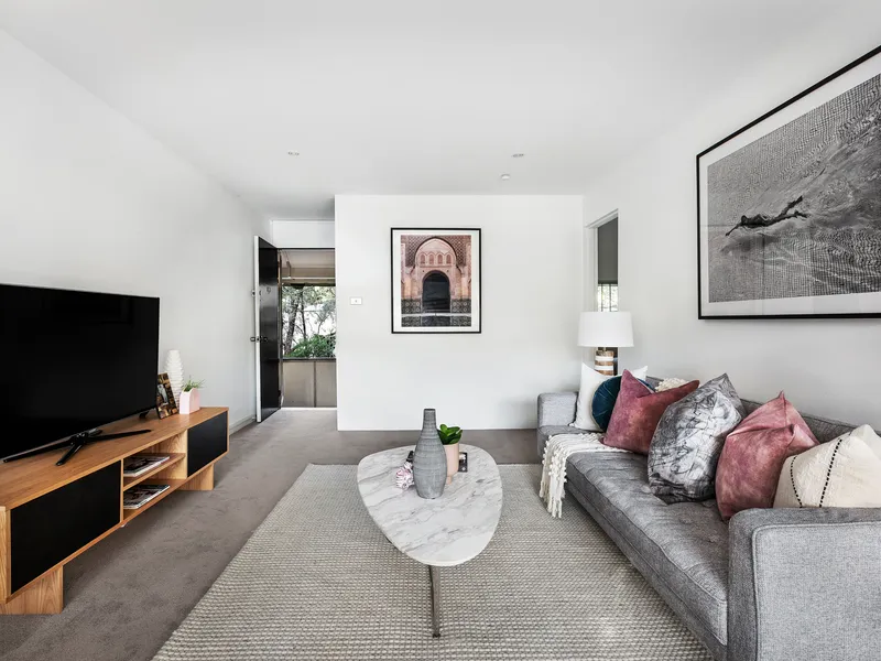 Idyllic Lifestyle Haven of Peace and Privacy in Superb Location