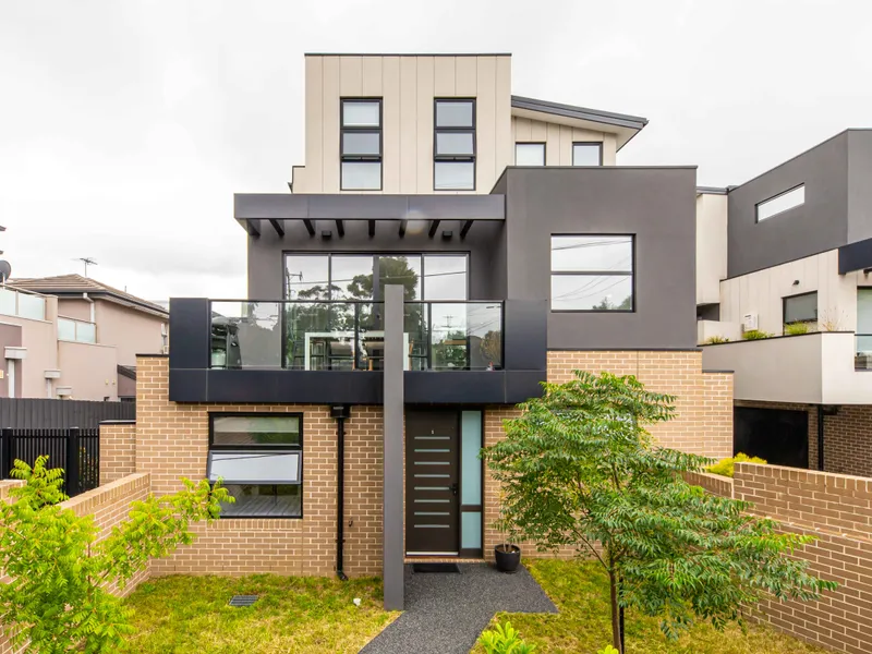 Natural Light Filled Townhouse to Enjoy The Best of Essendon