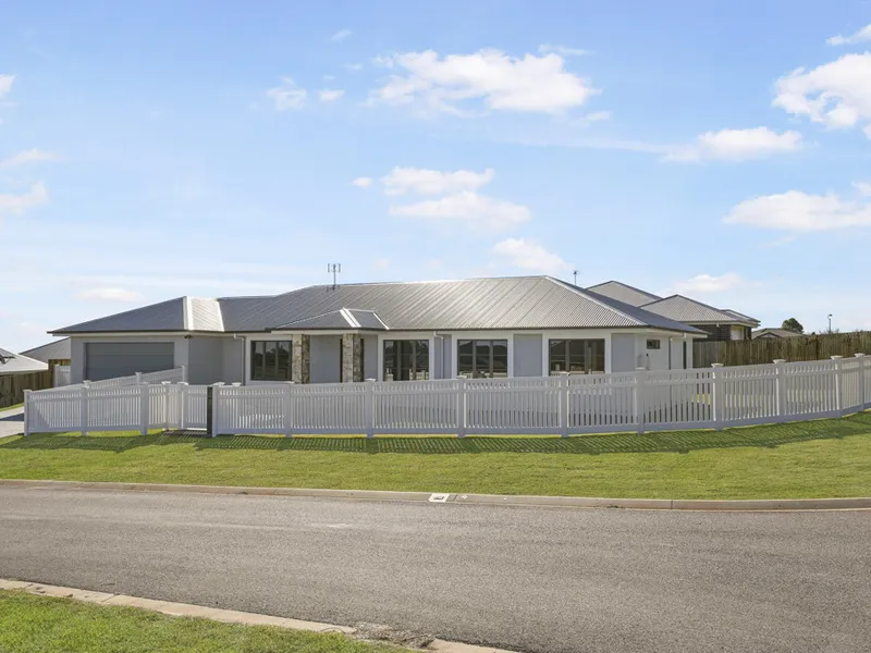 BRAND NEW HOME! ALL THE HARD WORK HAS BEEN DONE, READY FOR YOU TO MOVE IN!