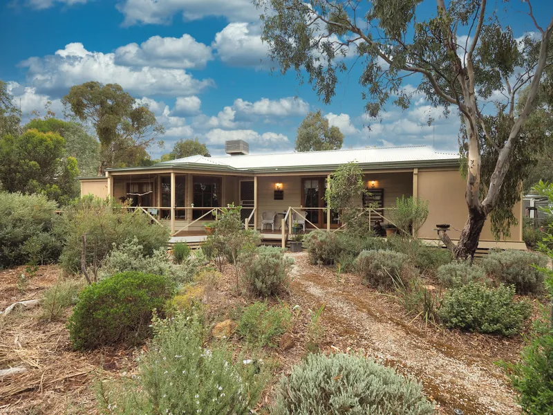 Terrific family home in the wine village