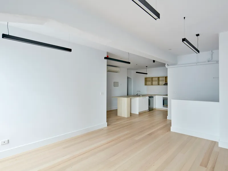 Spacious top floor apartment filled with natural light