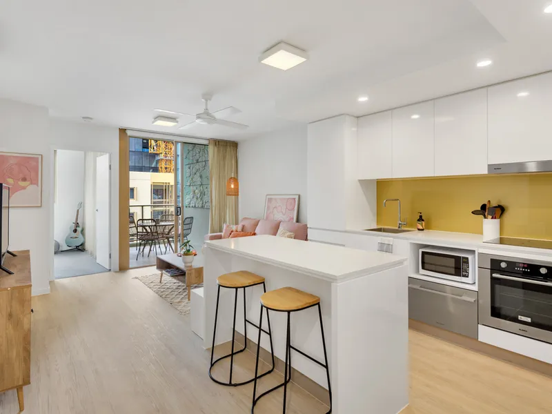 Unique Top floor 1 Bedroom + Study Apartment with 2 full wardrobes and new flooring for Rent