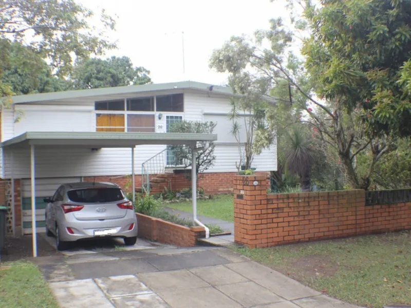 Family Home with Spacious Living Areas in Mt Gravatt