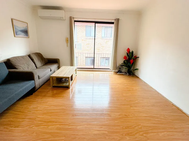 BEAUTIFUL FULLY FURNISHED UNIT IN CABRAMATTA