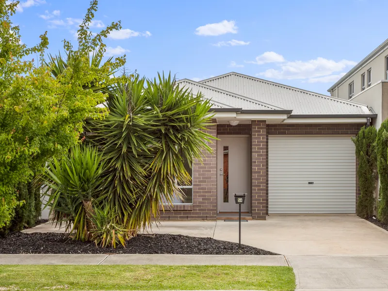 Fully detached Torrens Title home, 5 minutes to the beach