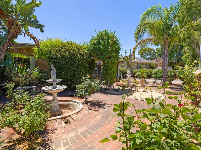 Fairytale cottage with subdivision potential