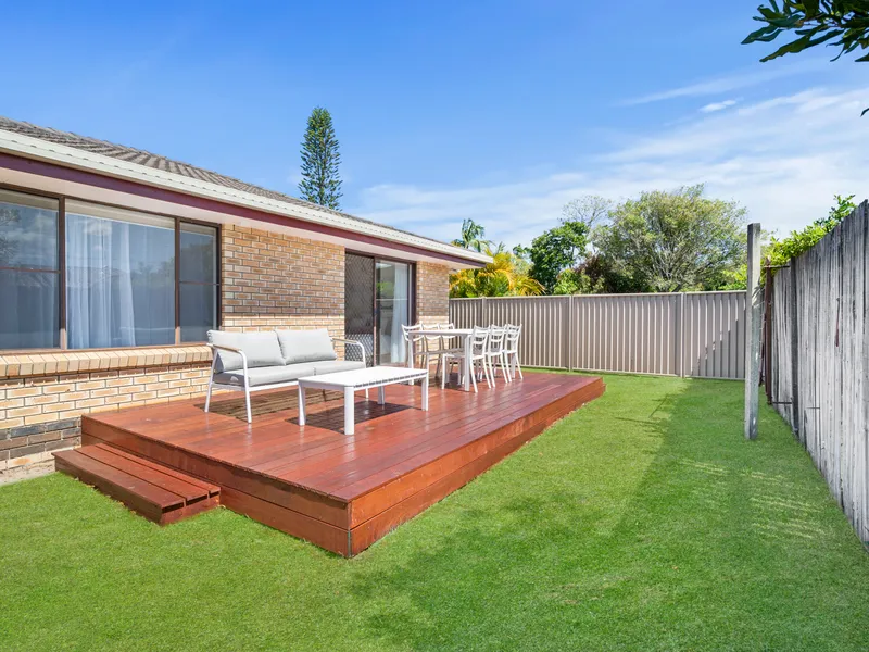 Fresh, North Facing Duplex Plus Exclusive Use of Big Yard!